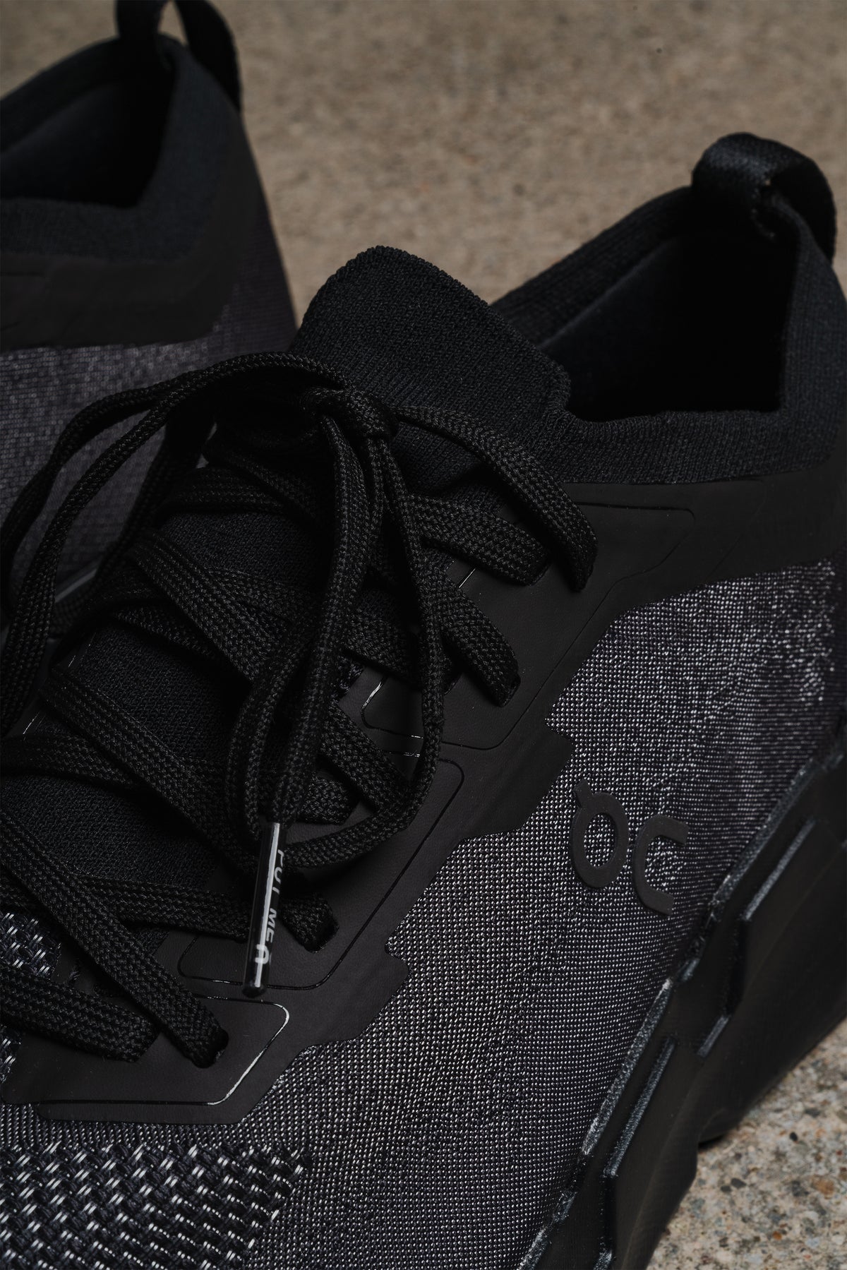 ON FOOTWEAR CLOUDSOMA BLACK BLACK