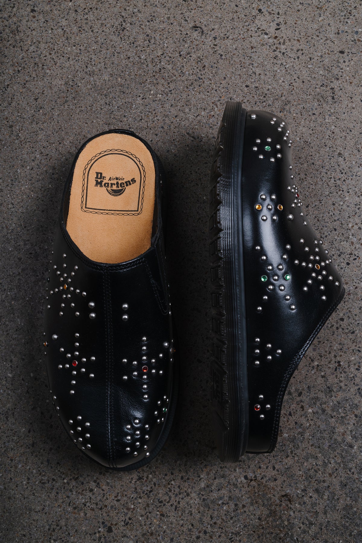 DR MARTENS SAN MULE STUDS BLACK ANALINE