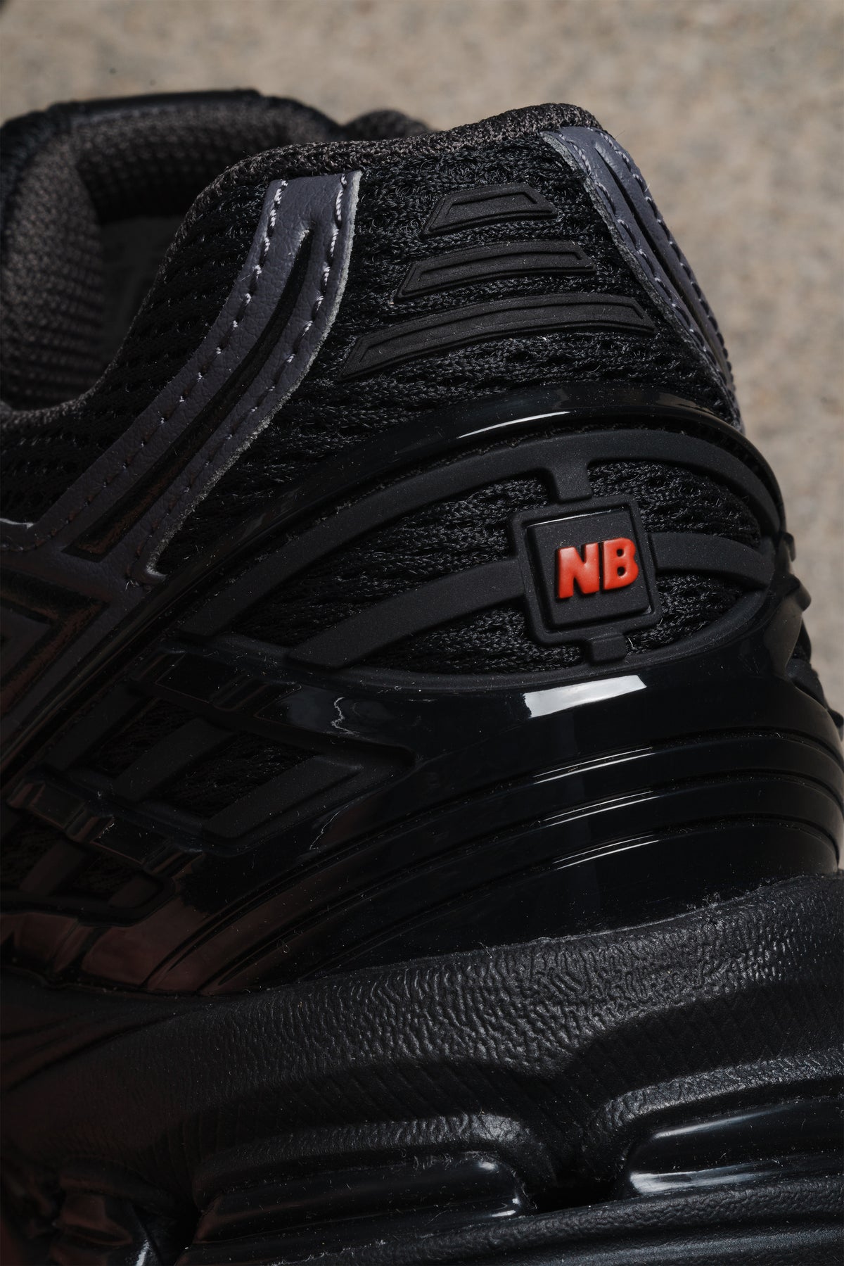 NEW BALANCE 1906R BLACK HOT TOMATO