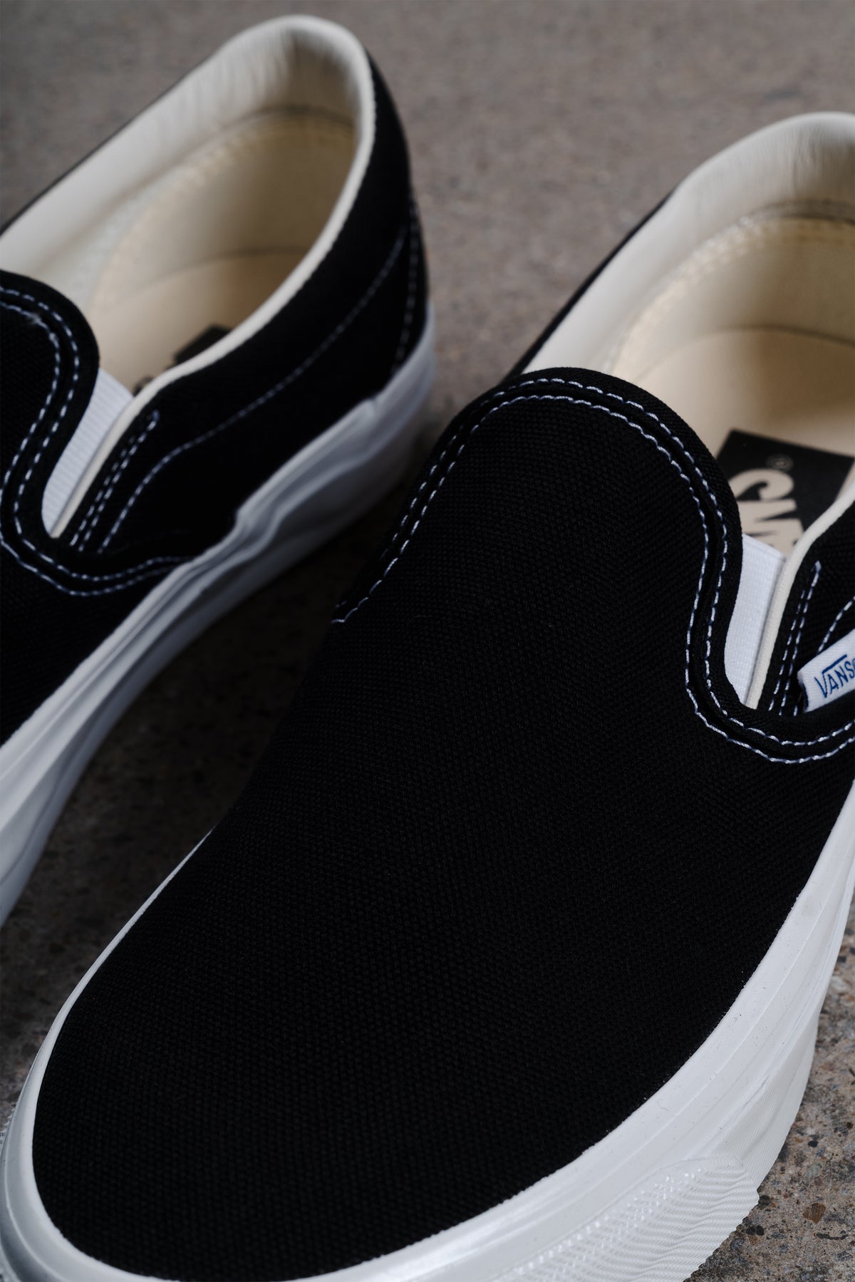 VANS SLIP-ON REISSUE 98 LX BLACK WHITE