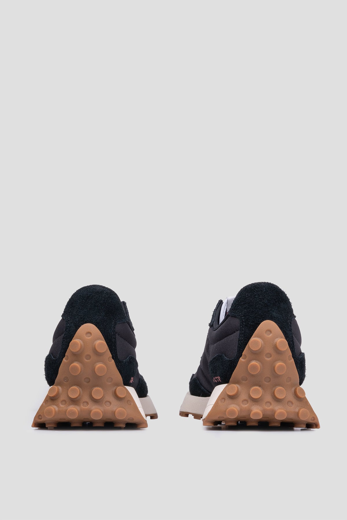 NEW BALANCE 327 WOMENS BLACK WHITE GUM