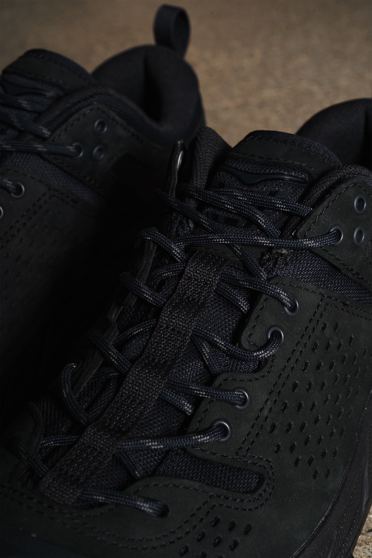 HOKA TOR ULTRA LO BLACK BLACK OG