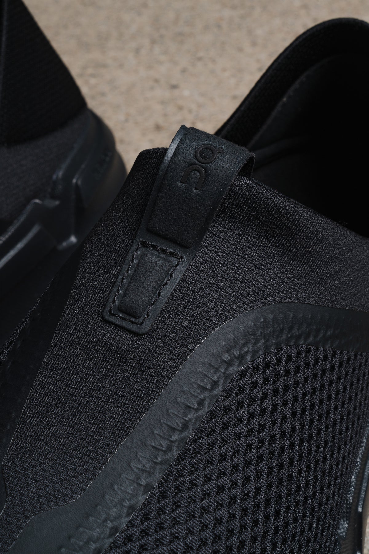 ON FOOTWEAR CLOUDSOMA MOC BLACK BLACK