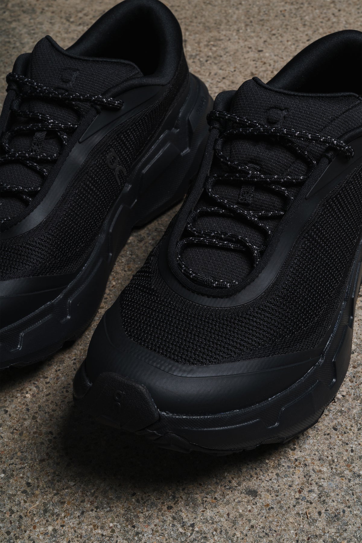 ON FOOTWEAR CLOUDSOMA HIKE BLACK BLACK