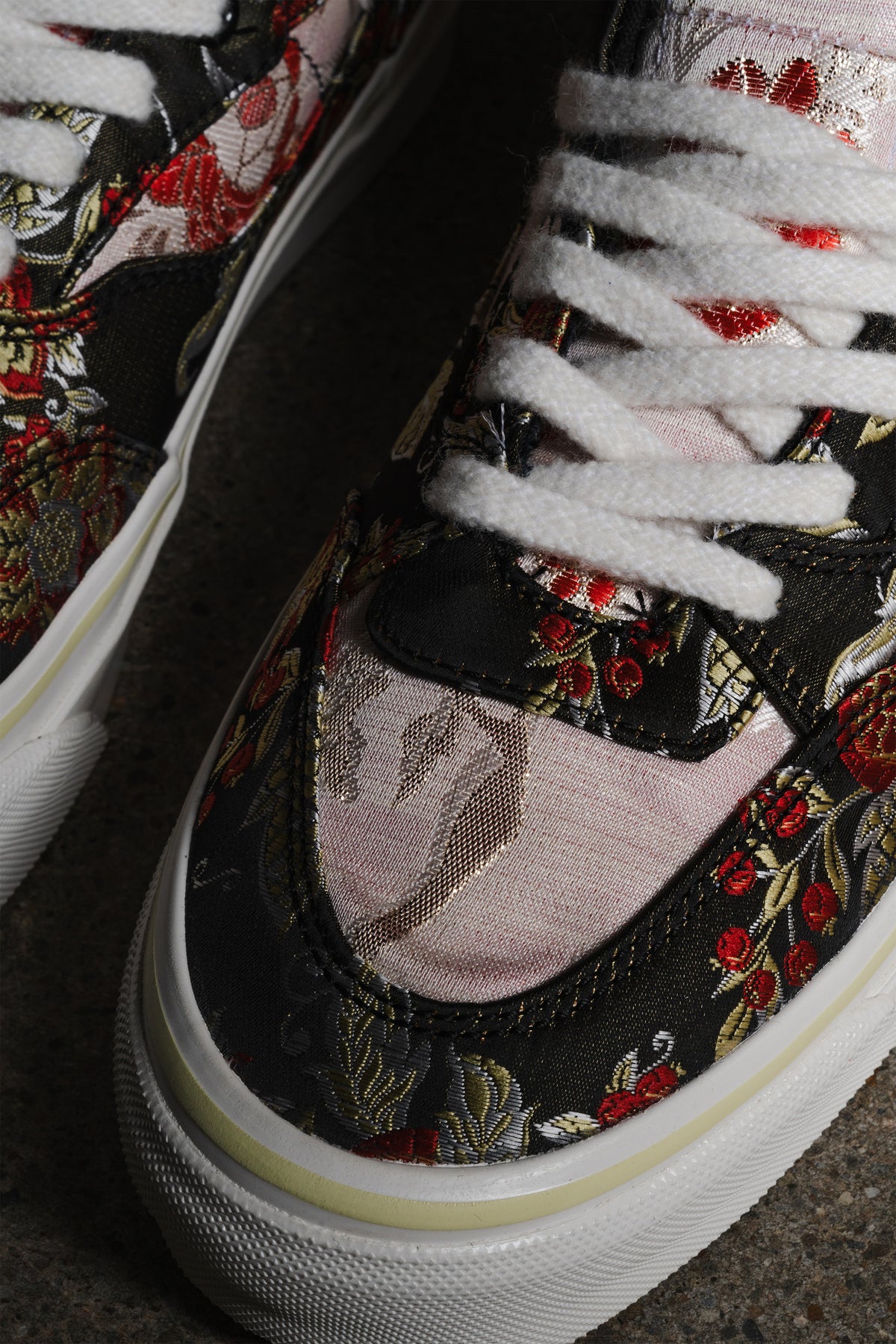 VANS OTW HALF CAB 33 DECON VIBRAM FLORAL BLACK